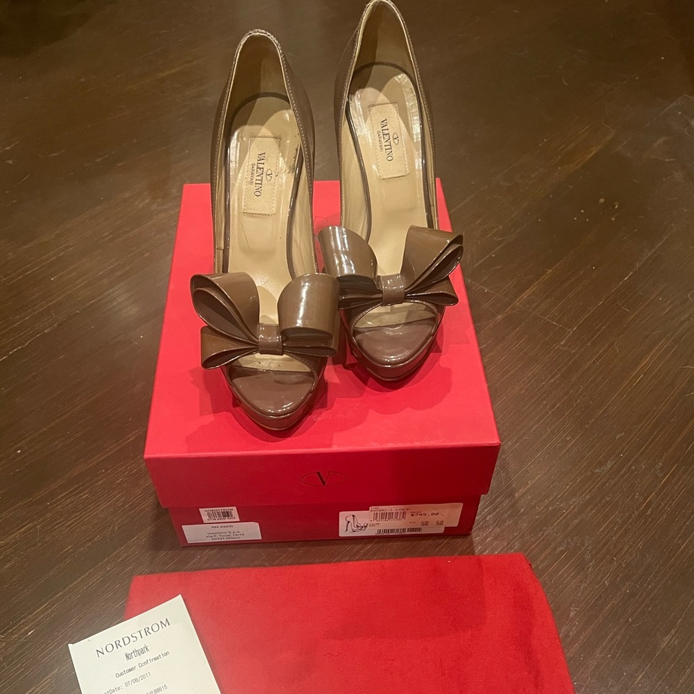 Valentino D’orsay bow platform heels 👠